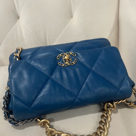 CHANEL Blue Flap 19 Quilted Lambskin Bag with Gold Hardware - Picture 11 of 13